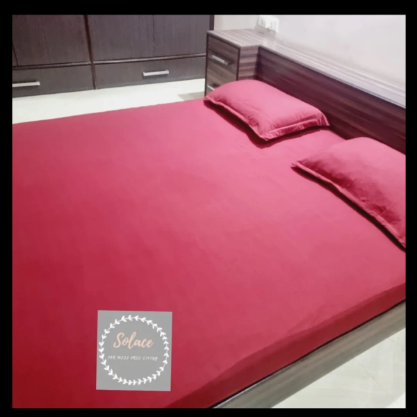 Maroon  solid hosiery fitted bedsheet with same pillow covers