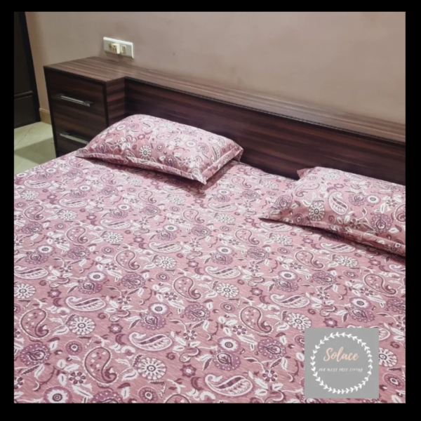 All over paisley printed hosiery fitted bedsheet with same pillow covers