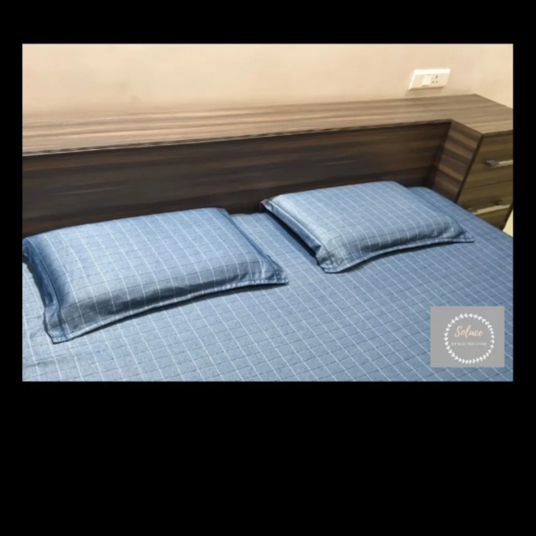 Grey checkered hosiery fitted bedsheet with same pillow covers