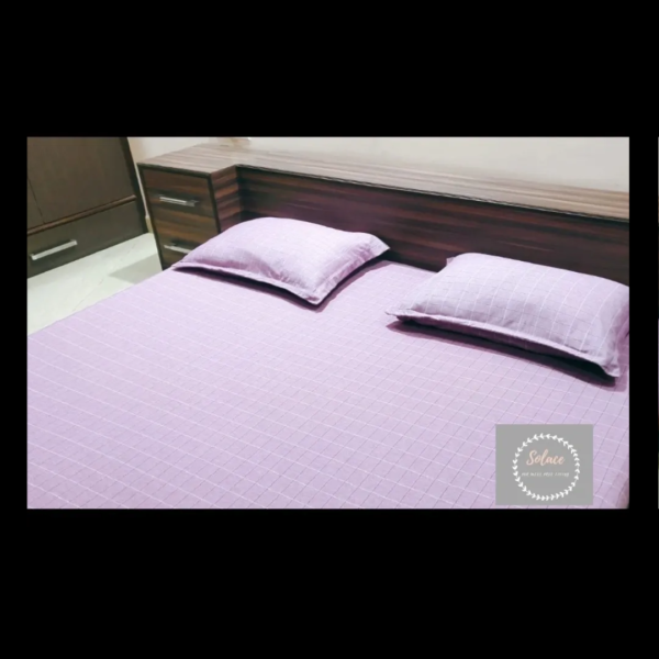 Purple checkered hosiery fitted bedsheet with same pillow covers