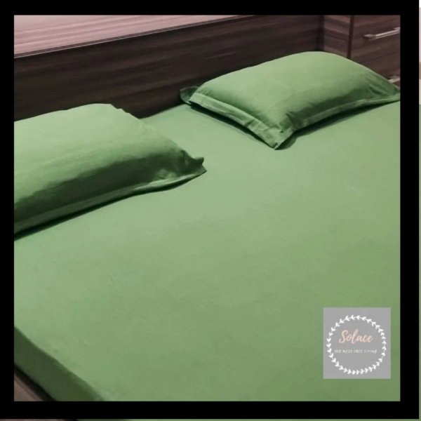 Green solid hosiery fitted bedsheet with same pillow covers