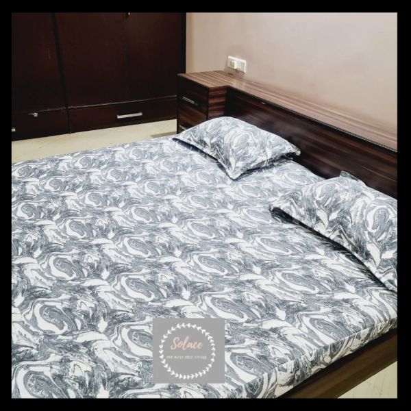 All over White Grey Waves printed hosiery fitted bedsheet with same pillow covers