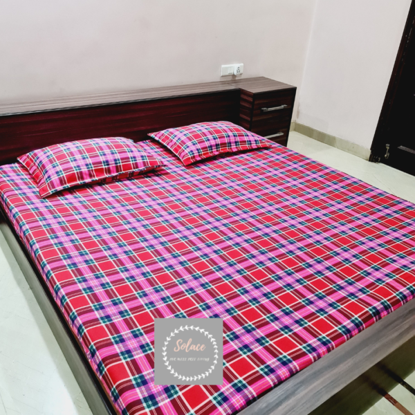 Plaid design hosiery fitted bedsheet with same pillow covers