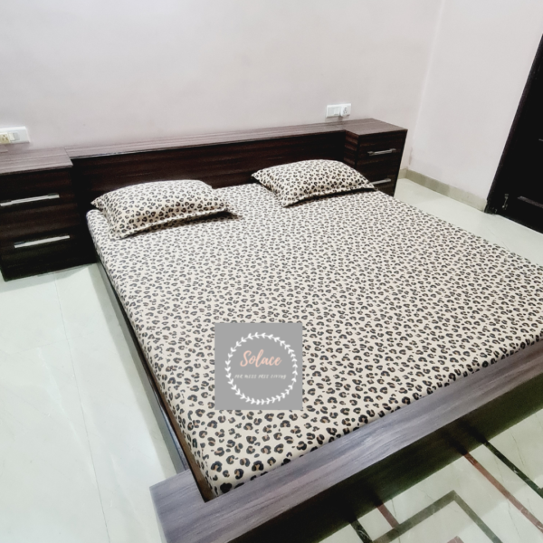 Leopard print hosiery fitted bedsheet with same pillow covers