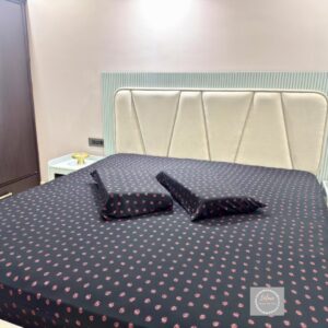 Signature Black wow printed pure cotton hosiery stretchable fabric bedsheet with same pillow covers